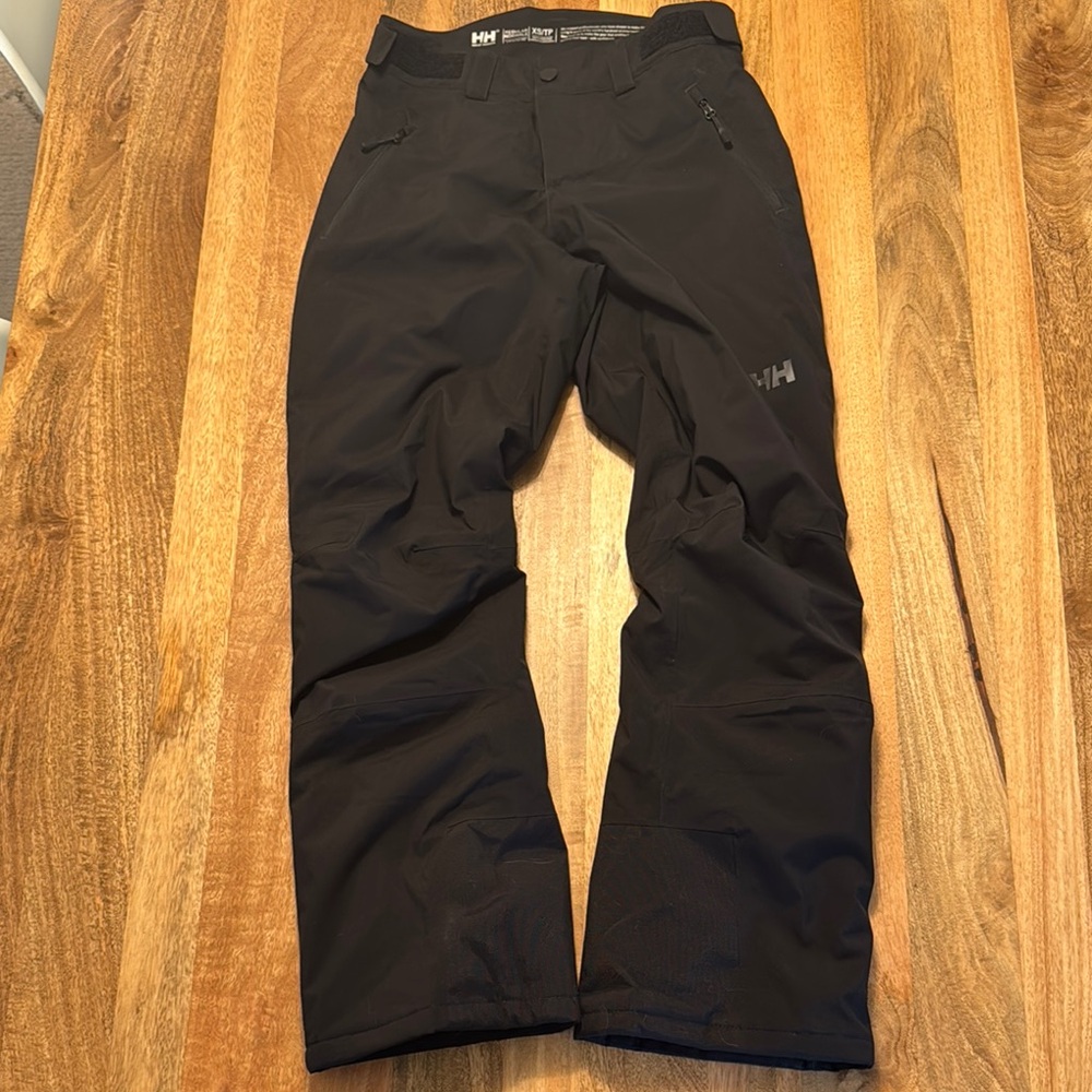 Helly Hansen Black Ski Jacket for Ultimate Snow Adventures